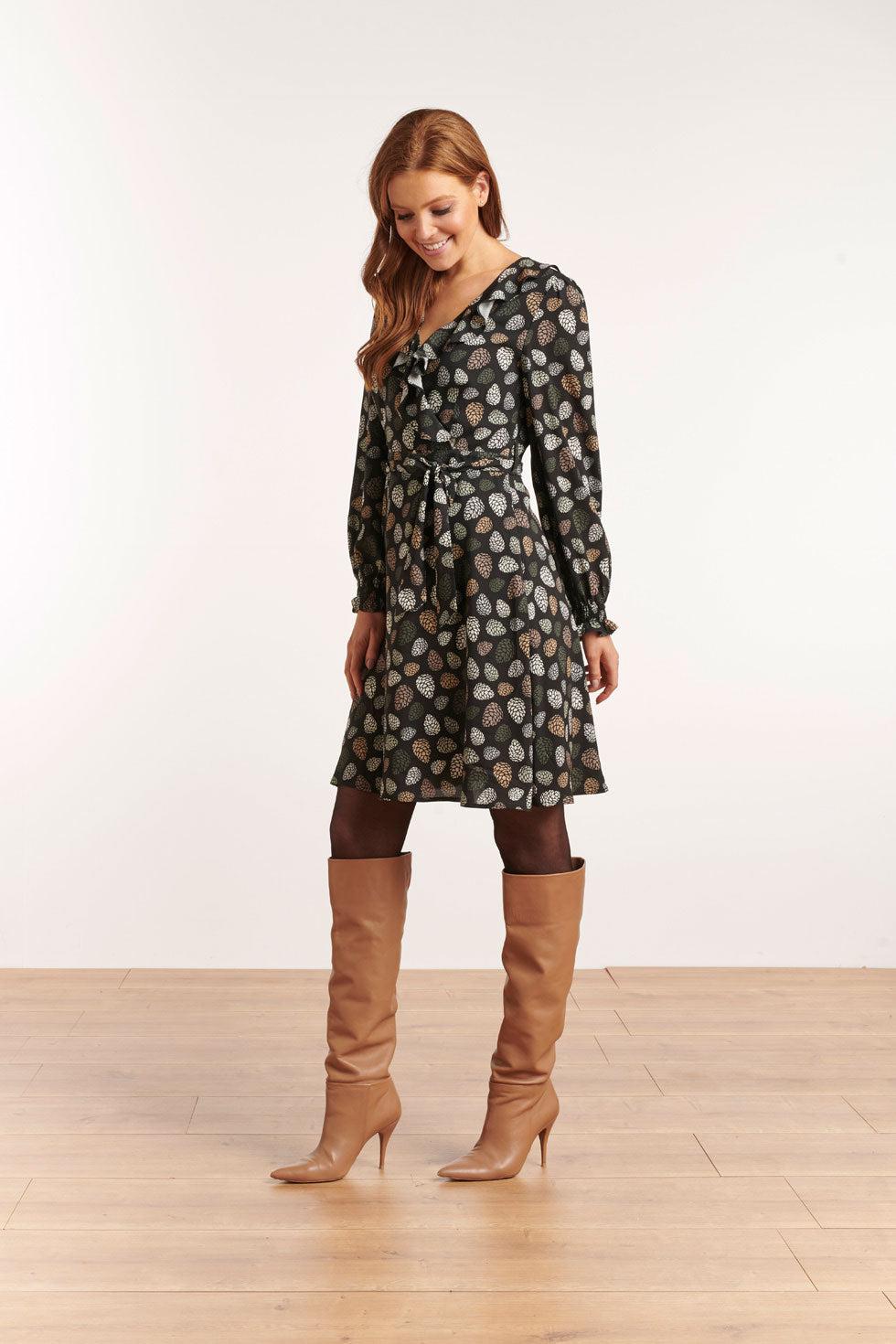 22609 Korte Jurk Print Dennenappel Ecovero
