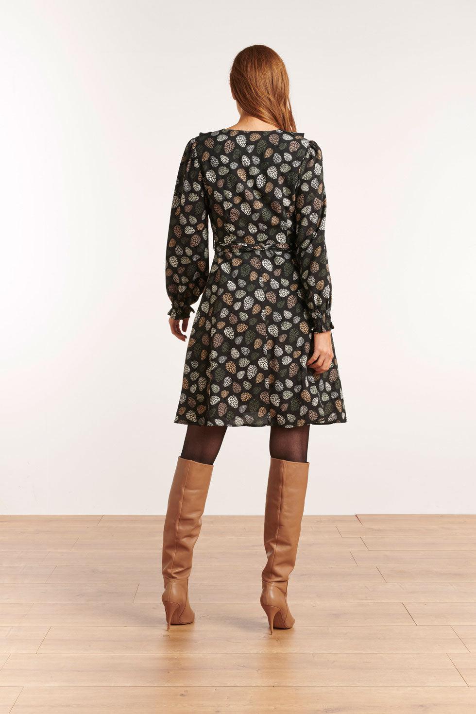 22609 Korte Jurk Print Dennenappel Ecovero