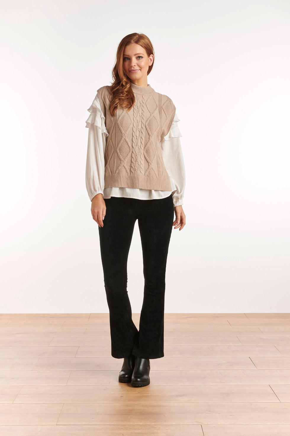 22667 Gilet Kabel Gebreid Beige
