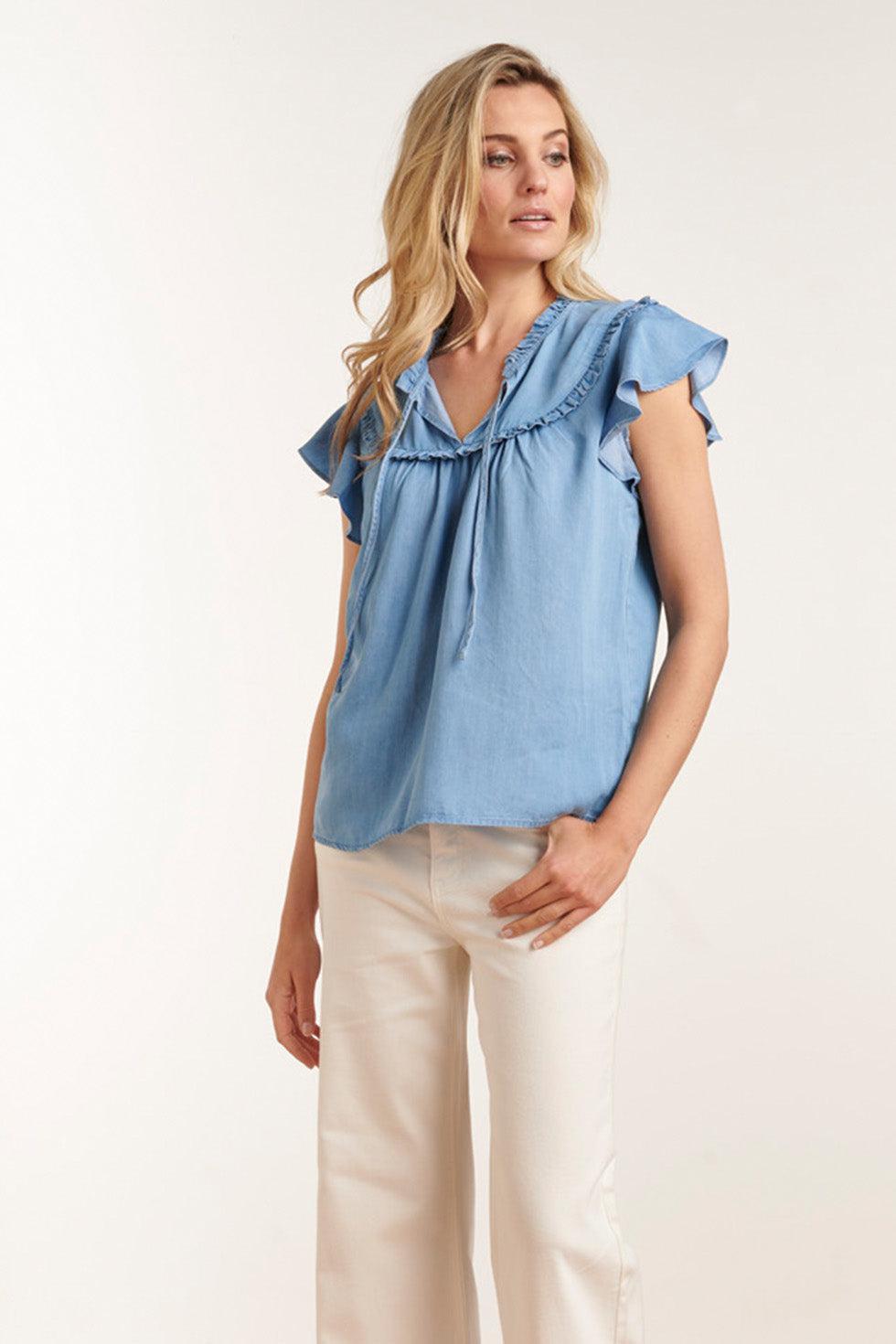 23078 Licht Tencel Top Met Vlindermouwenruches | Medium Blue Denim