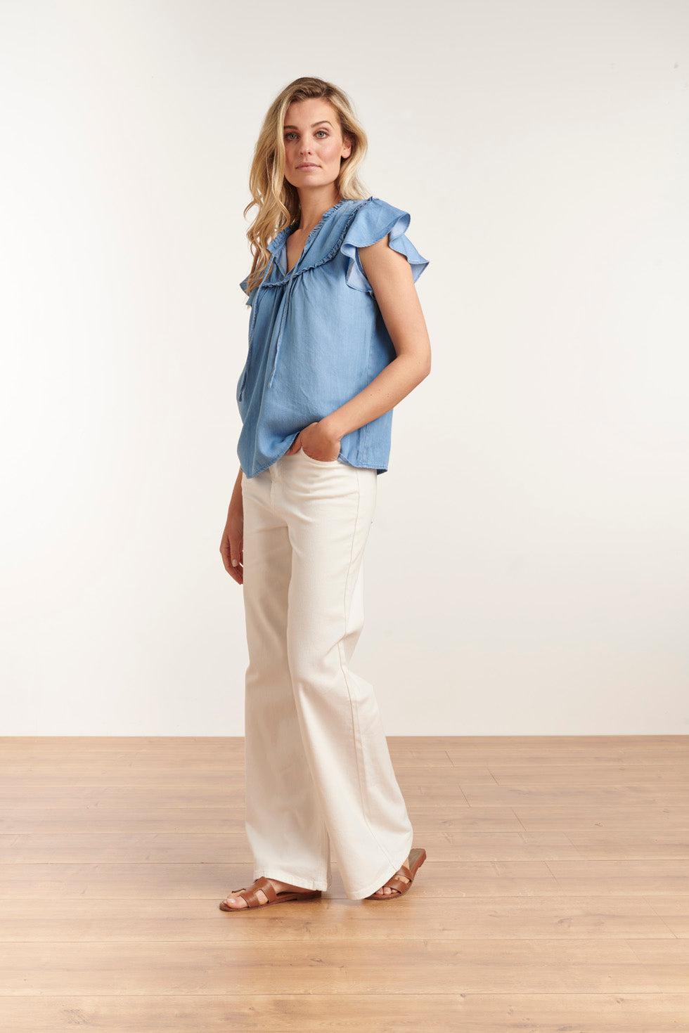23078 Licht Tencel Top Met Vlindermouwenruches | Medium Blue Denim