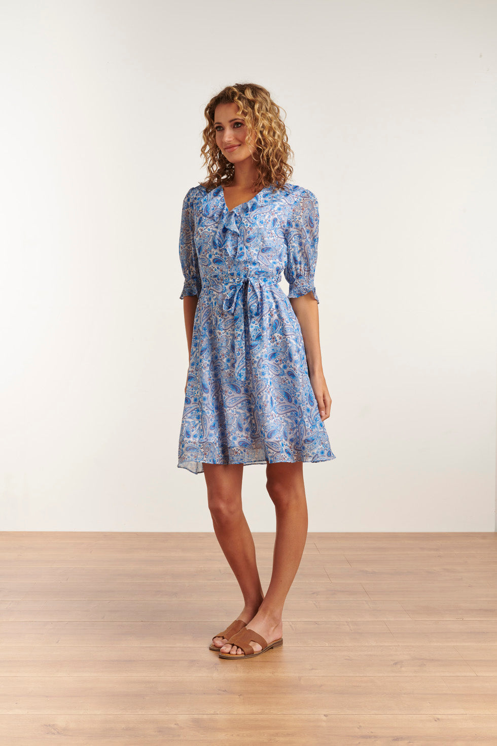 23113 Zomerse Chiffon Jurk Met Overslagruffelspaisley Print - Licht | White - Blue