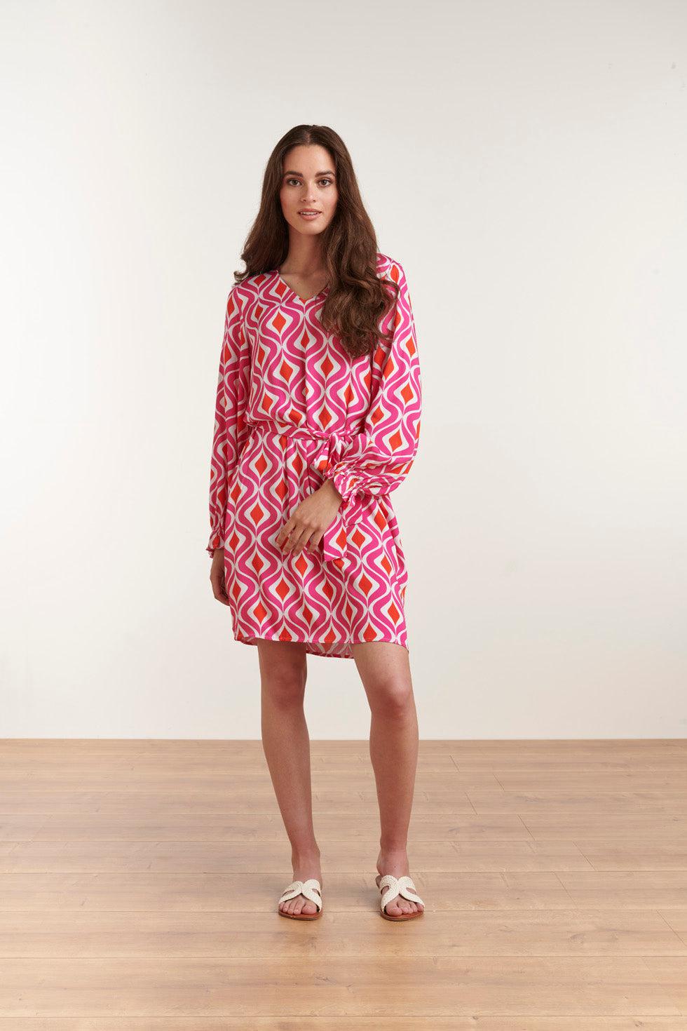 23140 Retro Zomerjurk Met Grafische Print | White - Fuchsia