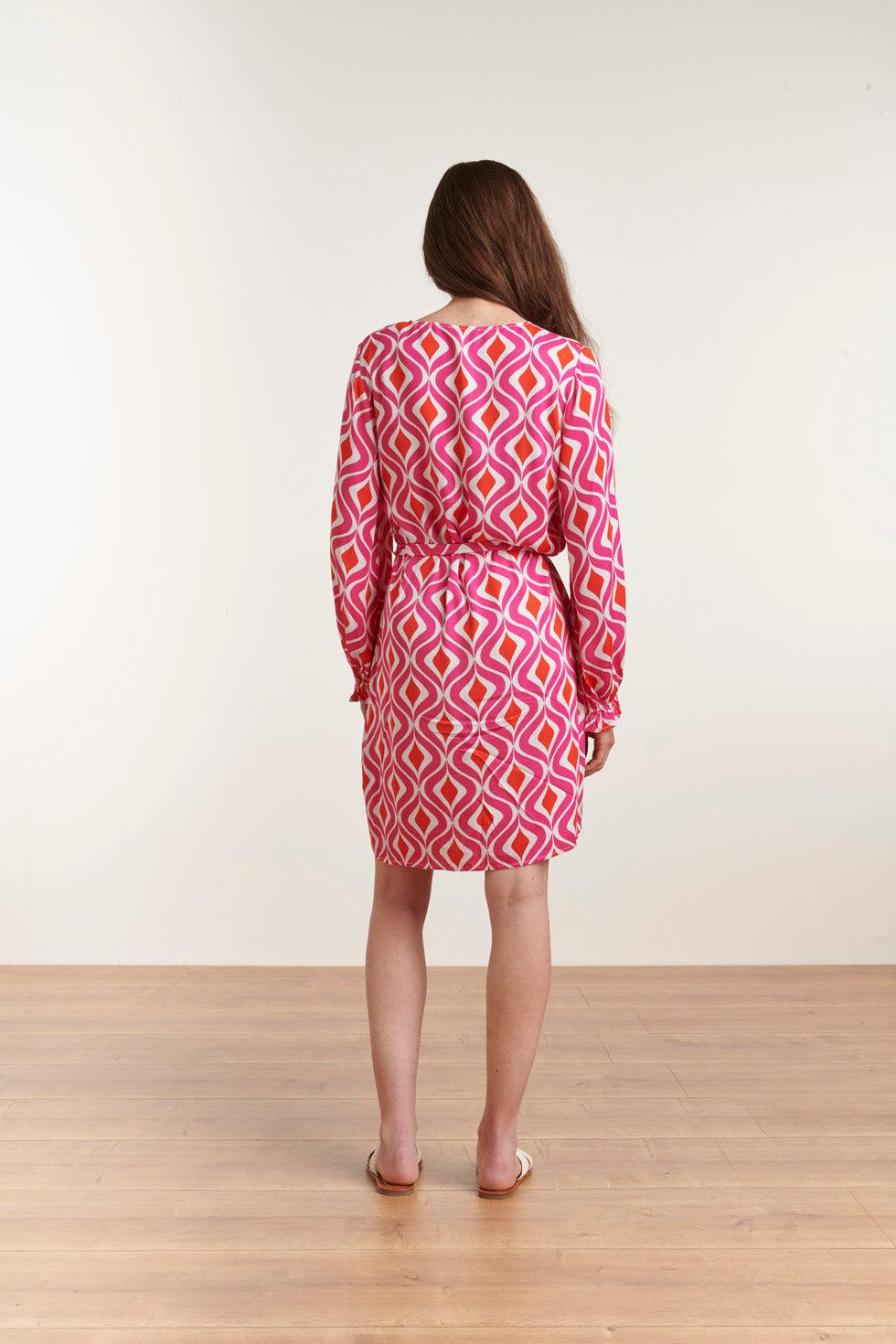 23140 Retro Zomerjurk Met Grafische Print | White - Fuchsia