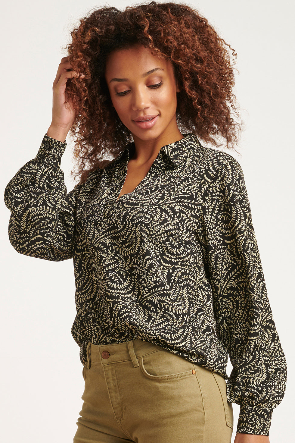 23508 Dames Semi Fitted Blouse Met Knoopsluiting | Black - Light Army