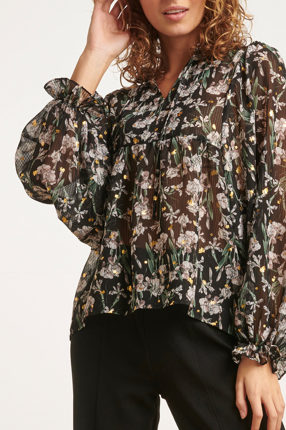 23511 Dames Top Met Gerimpelde HalslijnBloemenprint Van Chiffon | Black - Army