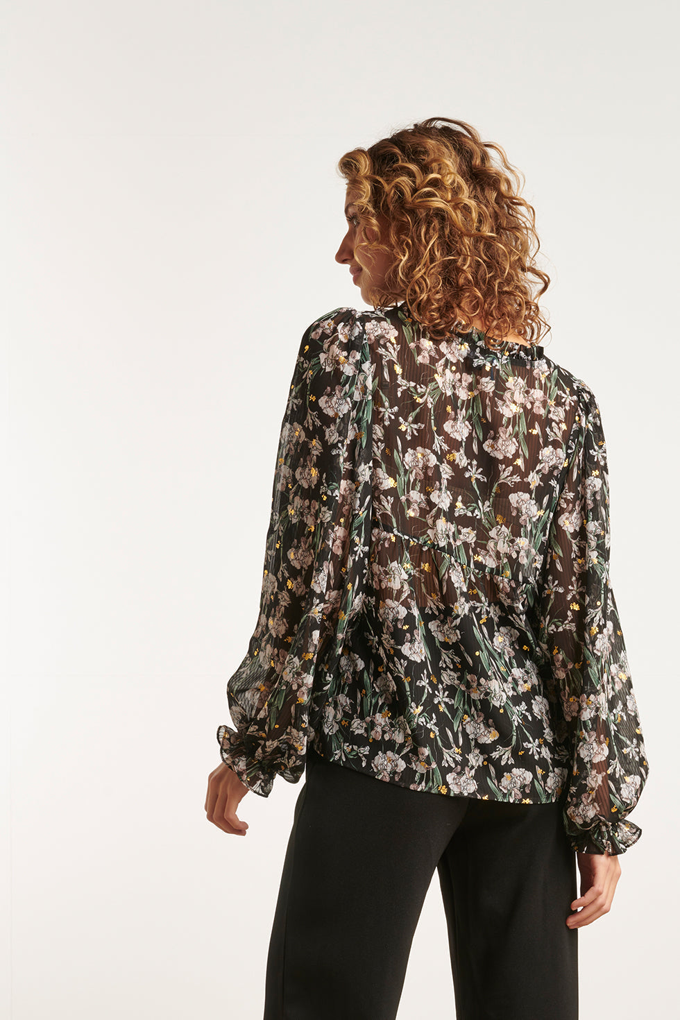 23511 Dames Top Met Gerimpelde HalslijnBloemenprint Van Chiffon | Black - Army