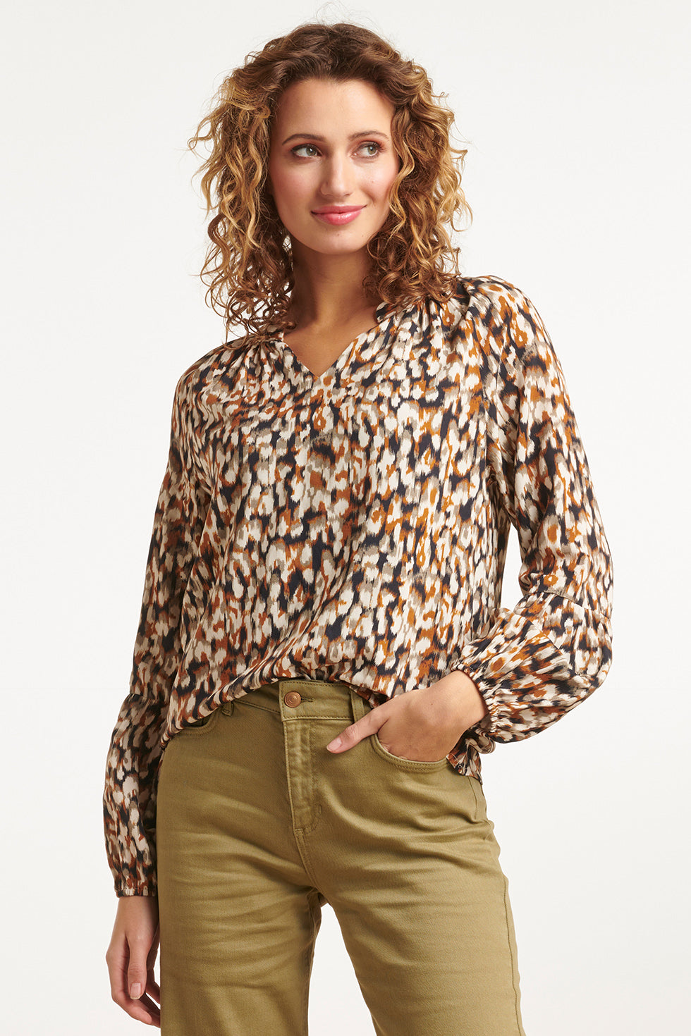 23533 Dames Chique V-Hals Top Met Abstract Animal Print