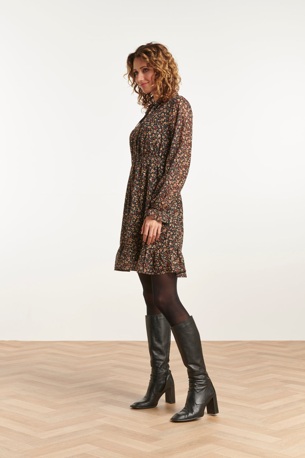 23540 Chiffon Jurk Met e Ditsy Bloemenprint | Black - Muticolour
