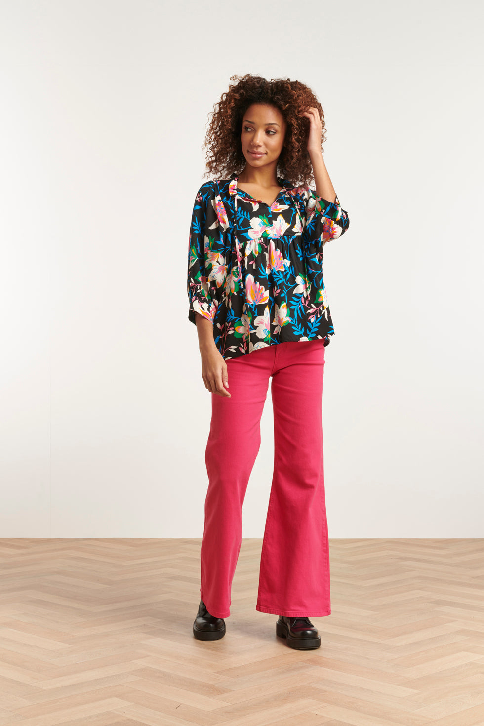 23548 rijke Top Met Grote Pofmouwen | Black - Muticolour