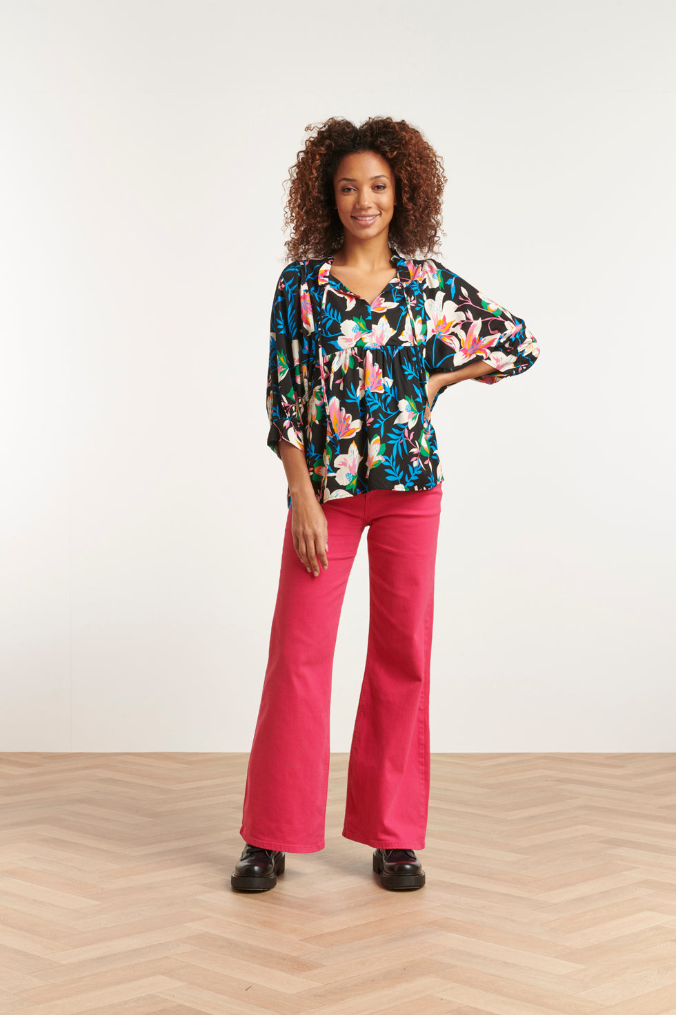23548 rijke Top Met Grote Pofmouwen | Black - Muticolour