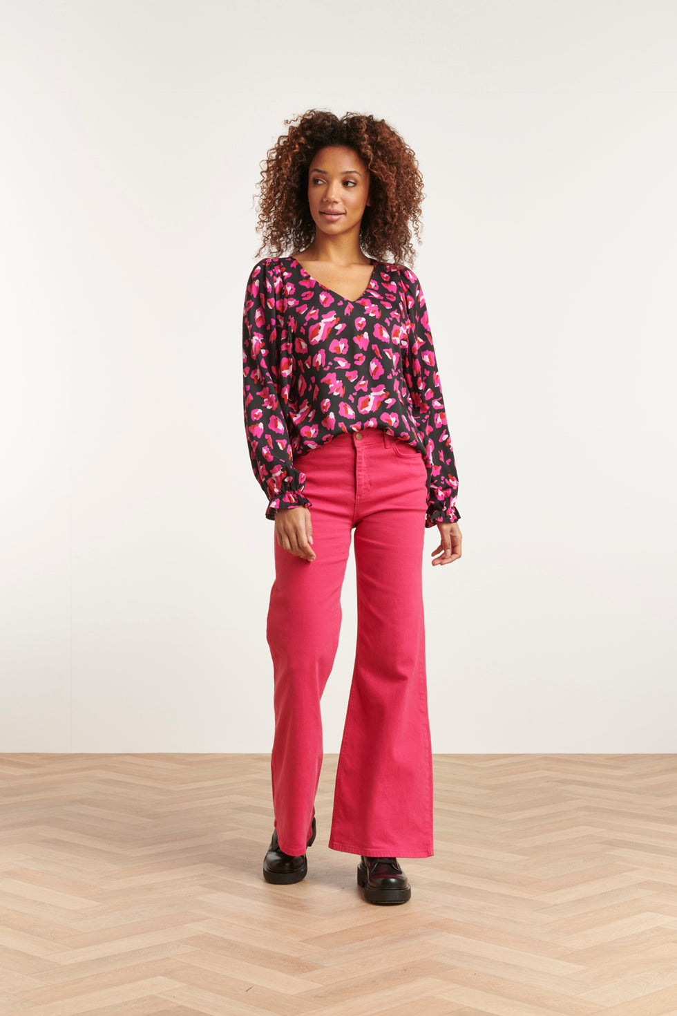 23558 Top Met Speelse Dierenprint | Black - Fuchsia
