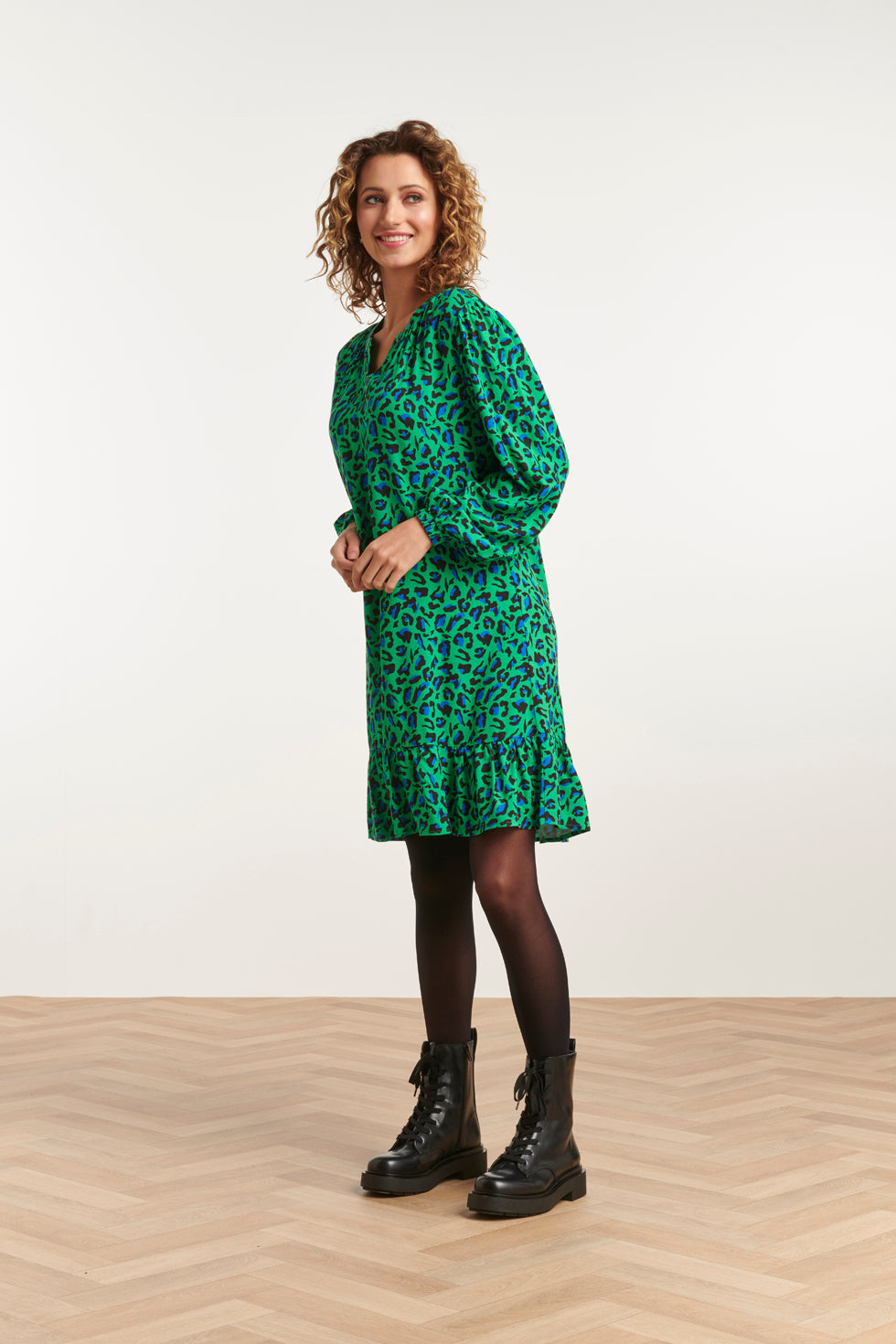 23560 Winter Jurk Losvallend Jurk Met Levendige Animal Print | Green - Black