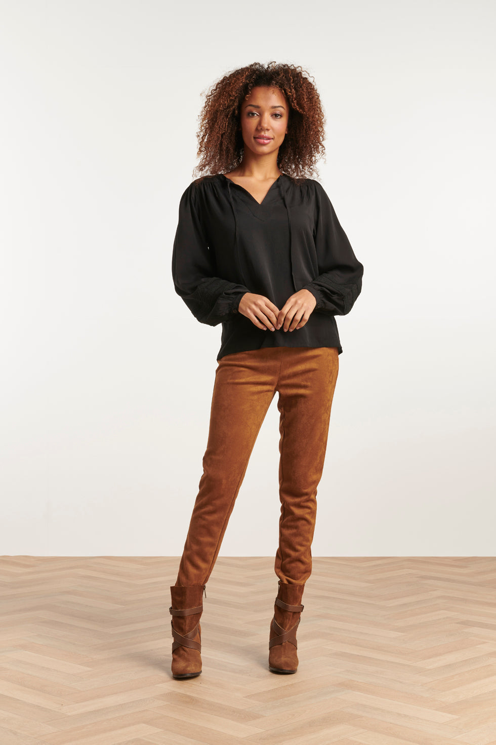 23586 StijlvollE e V-Hals Top Met Pofmouwen | Black