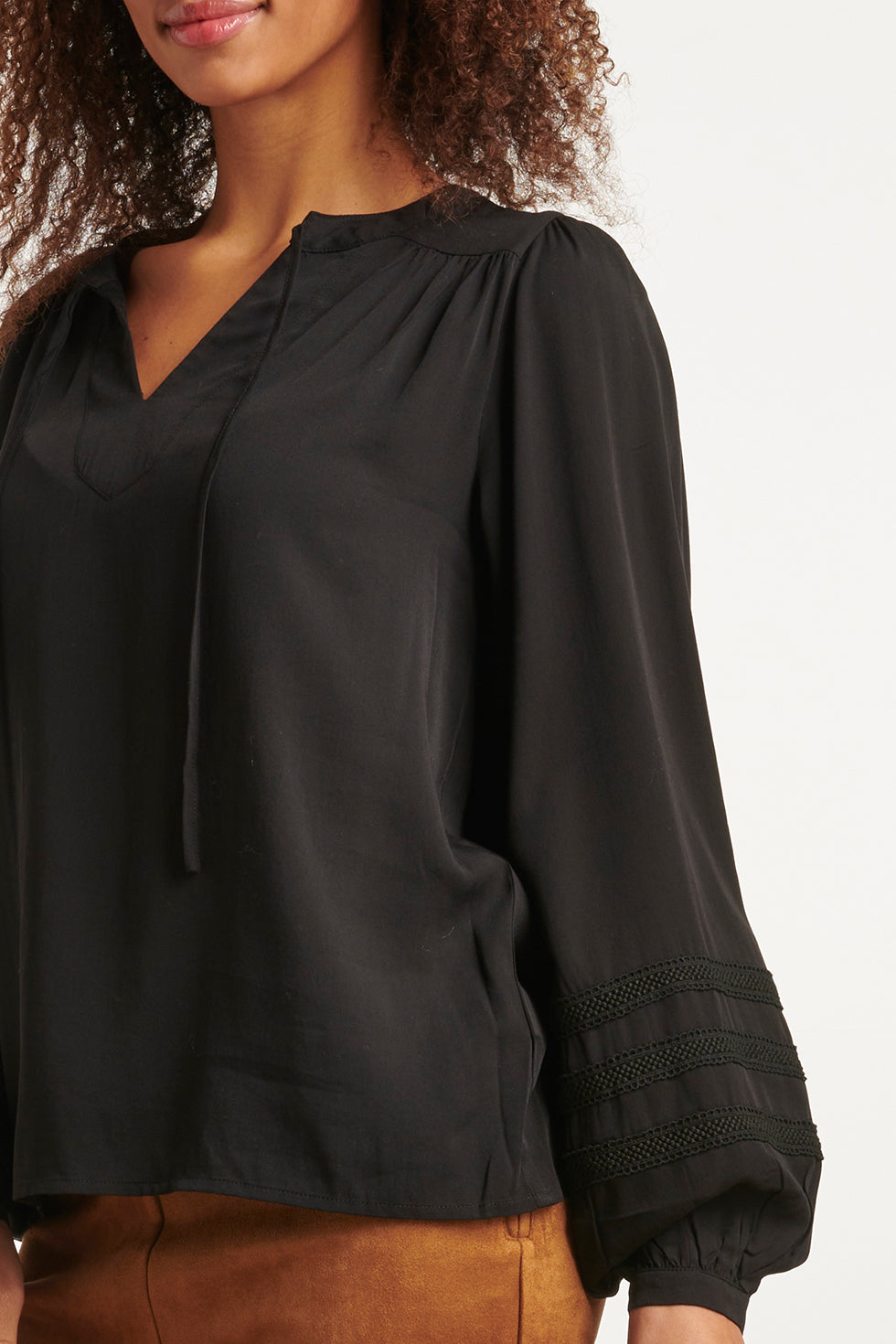 23586 StijlvollE e V-Hals Top Met Pofmouwen | Black