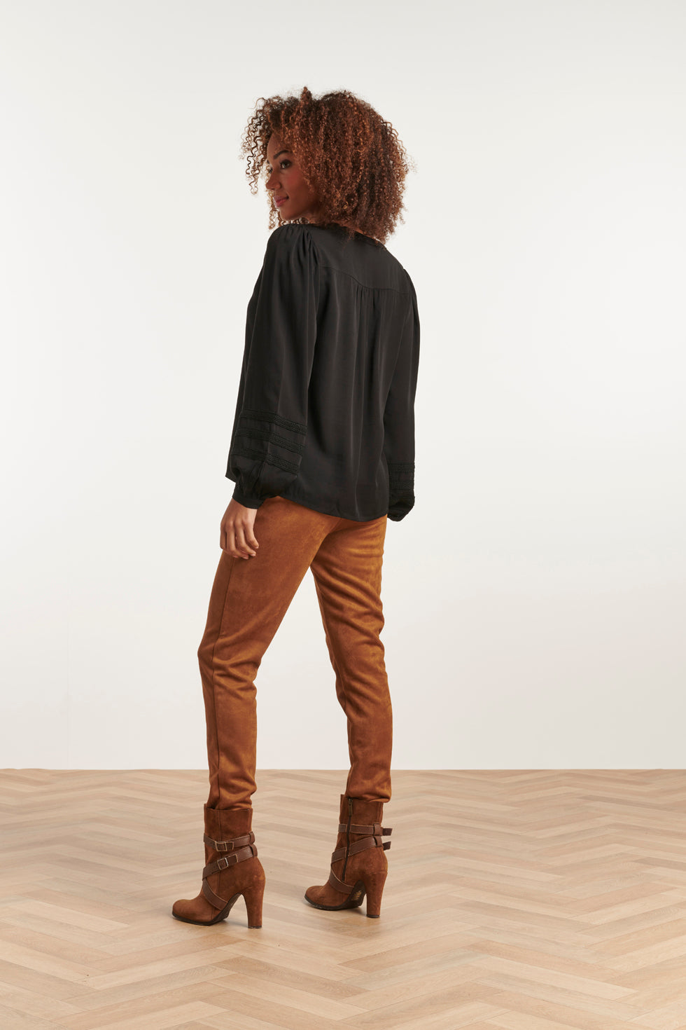 23586 StijlvollE e V-Hals Top Met Pofmouwen | Black