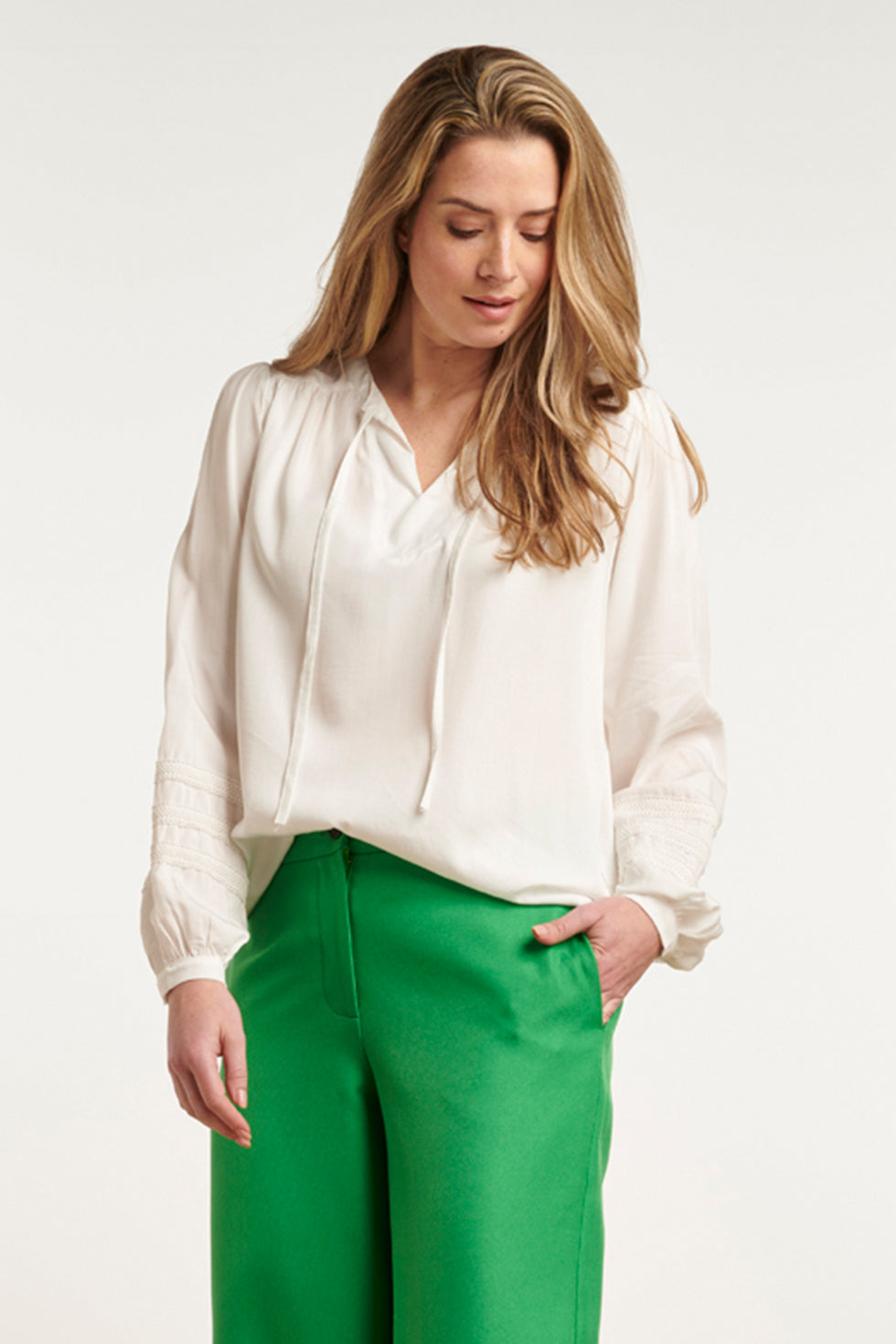 23586 Stijlvolle te V-Hals Top Met Pofmouwen | White