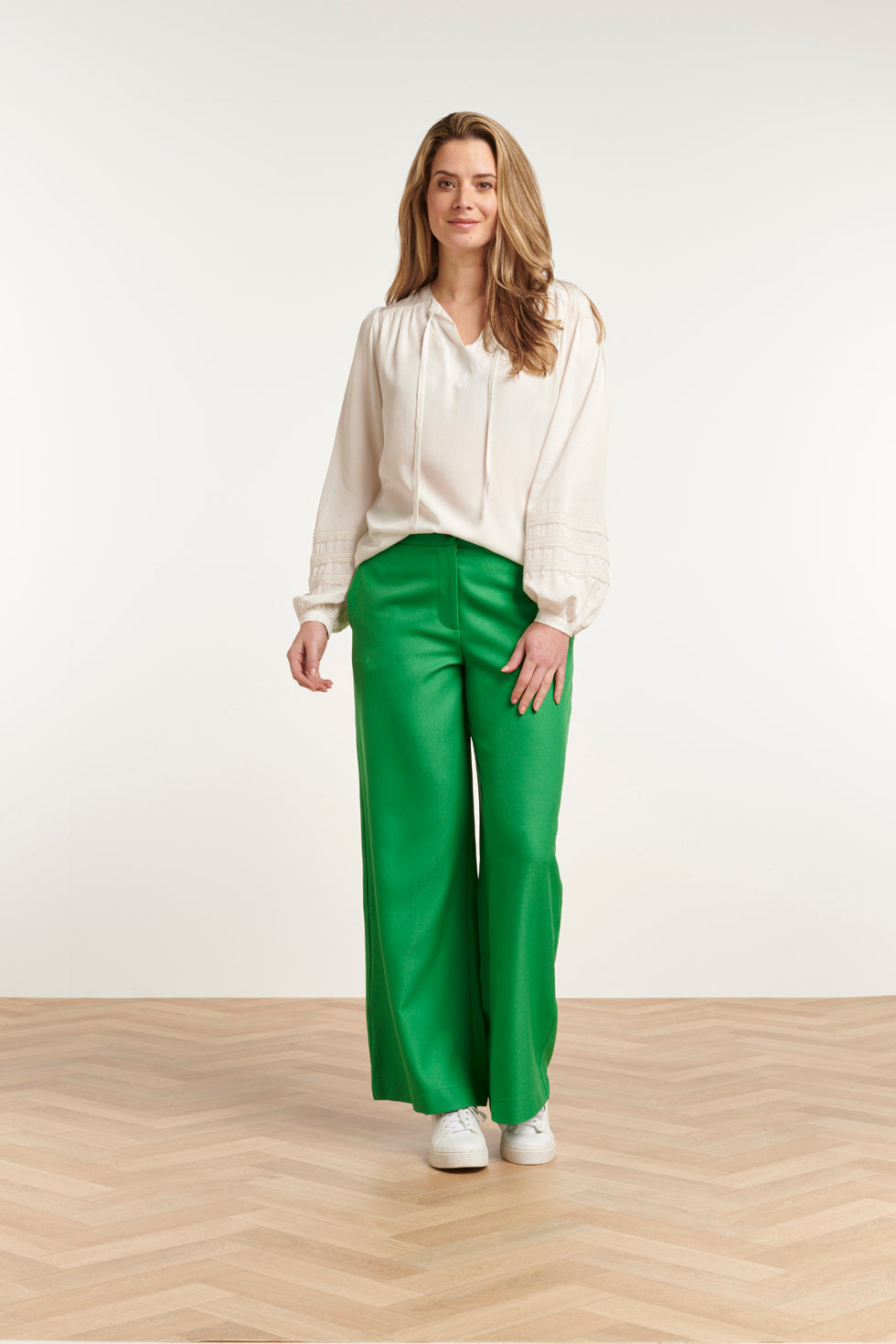 23586 Stijlvolle te V-Hals Top Met Pofmouwen | White