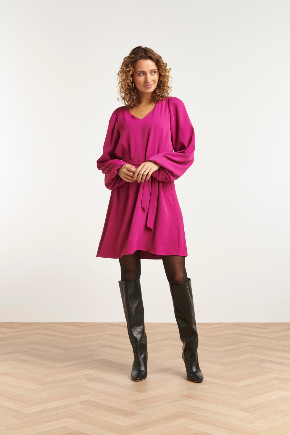 23587 Elegante Paarse V-Hals Jurk Met Ballonmouwen | Purple
