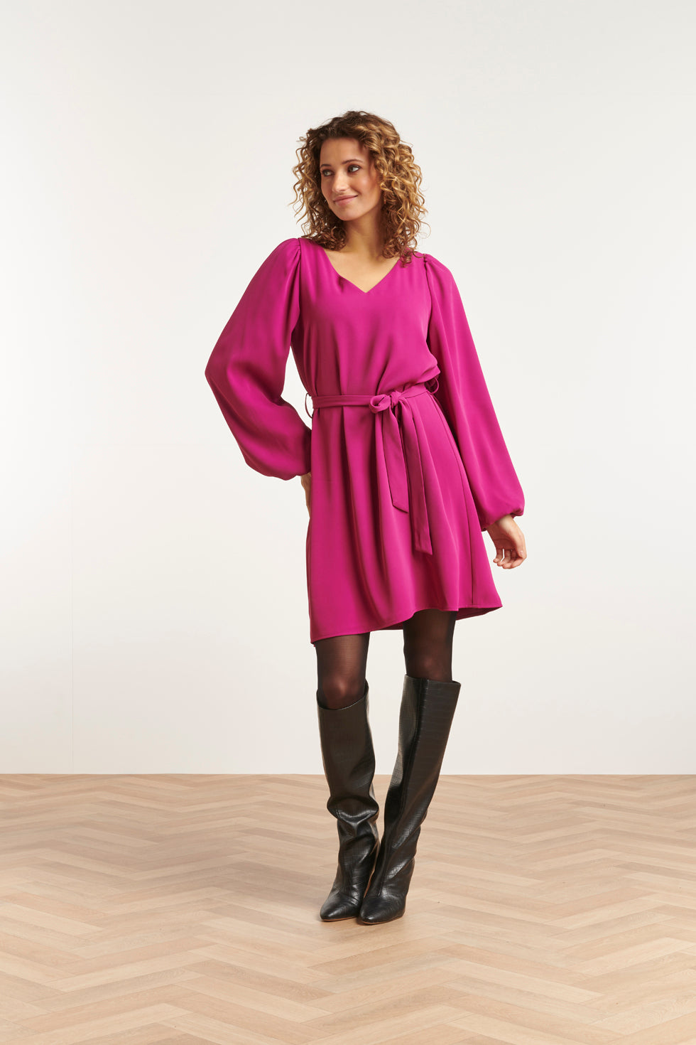 23587 Elegante Paarse V-Hals Jurk Met Ballonmouwen | Purple