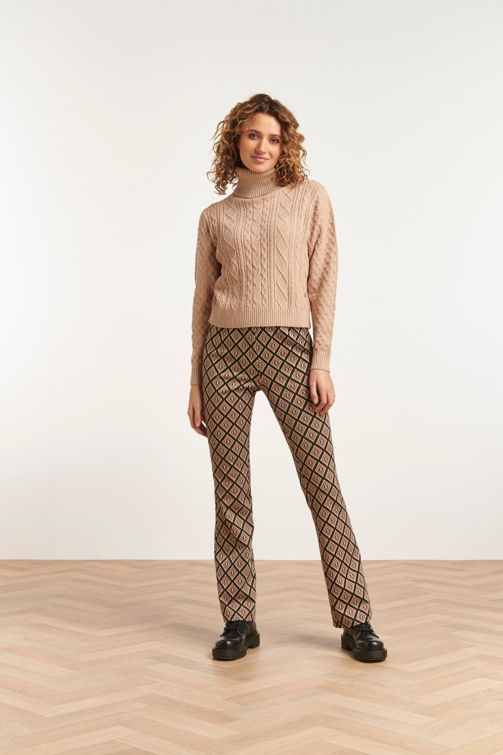 23604 Getextureerde Gebreide Coltrui Sand