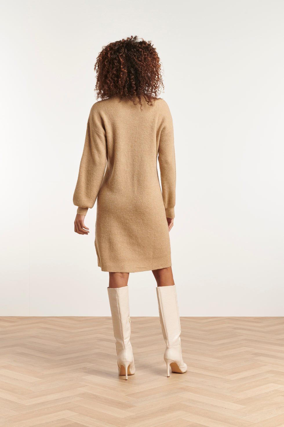 23606 Casual Gebreide Jurk Met Chique Kraag | Sand