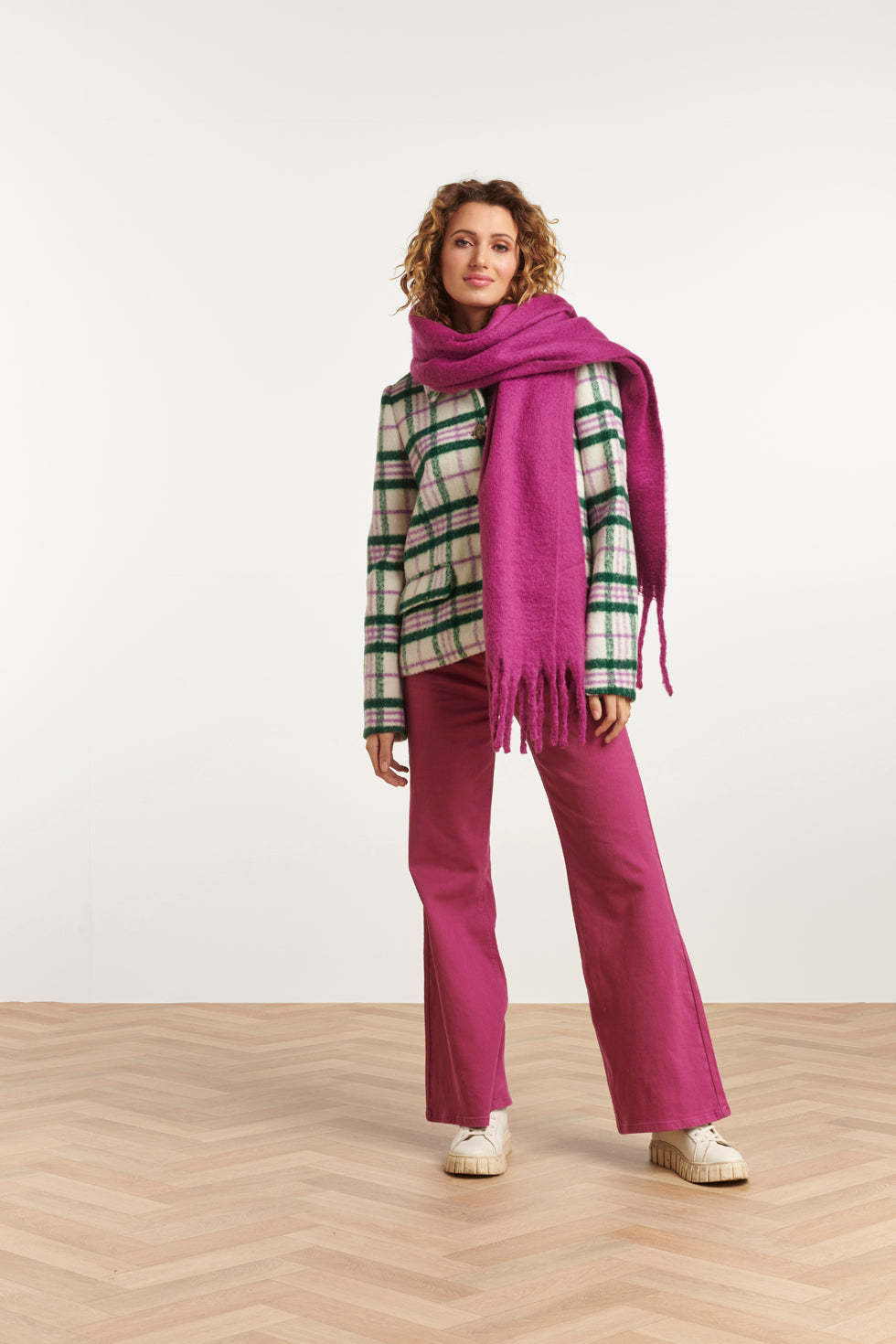 23625 te Korte Damesjas Met Ruitpatroon | White - Muticolour