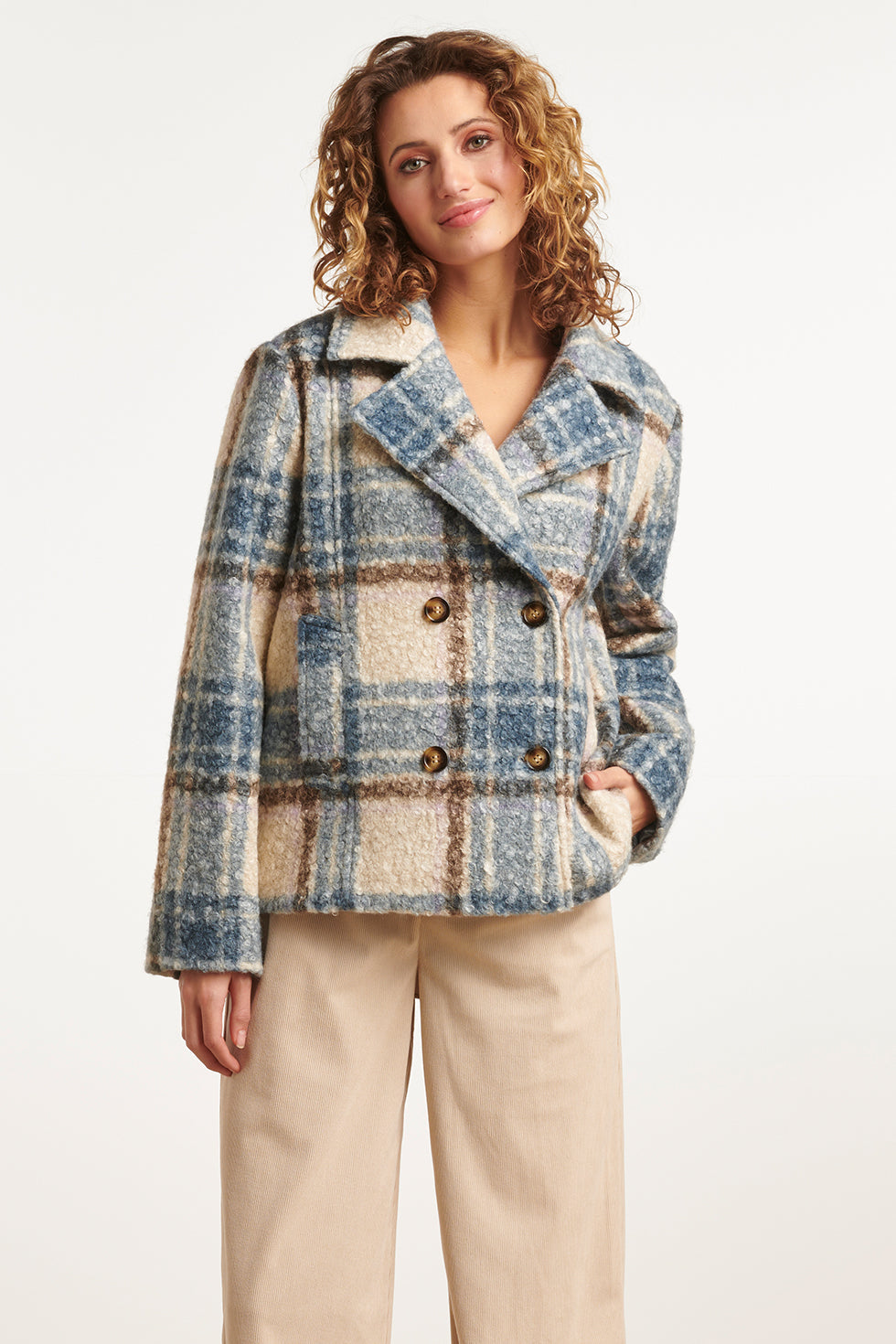 23637 Damesjas Kort Met Licht Geruit Print | White - Light Blue