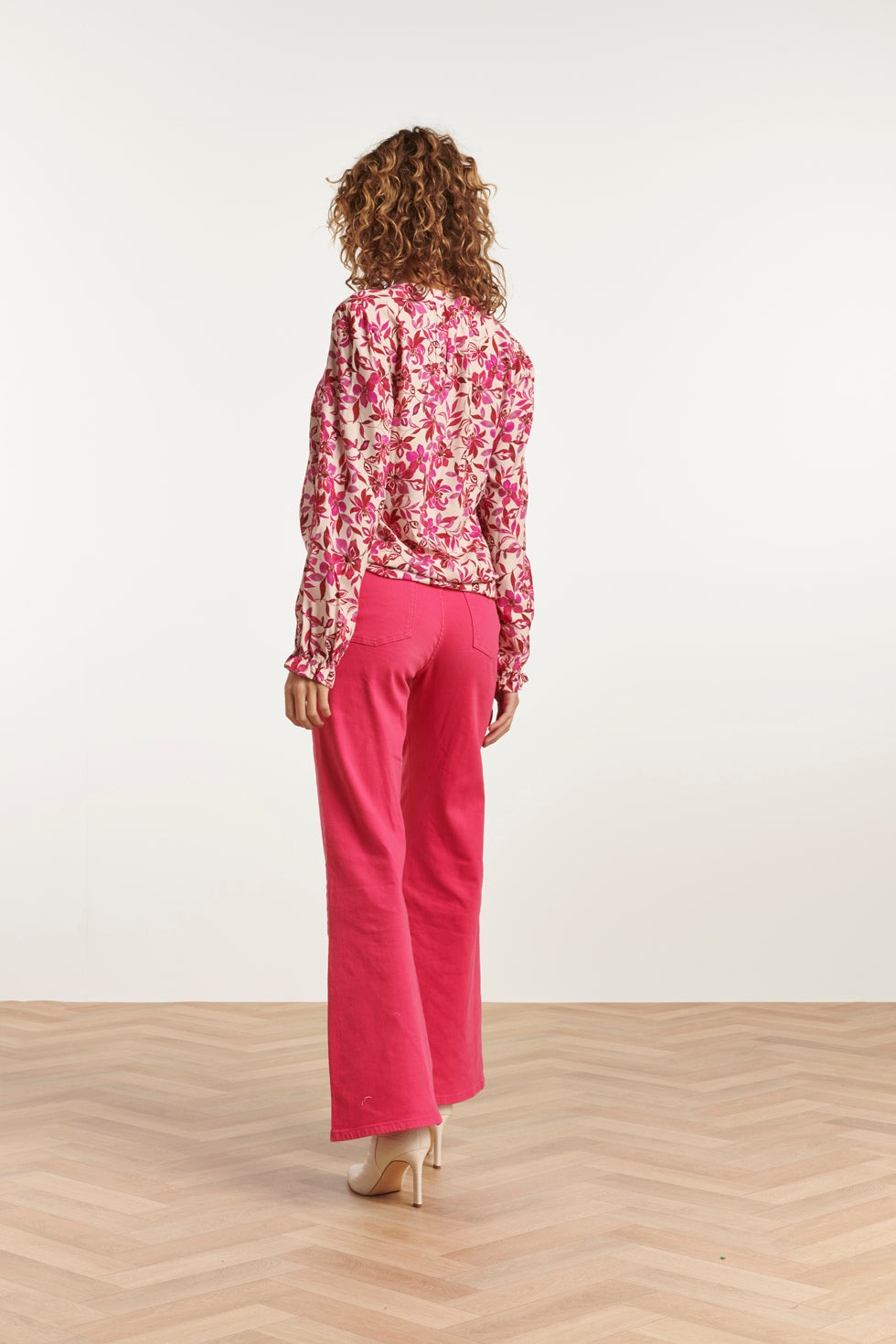 23645 Dames Top Met Fuchsia Bloemenprint | Off White - Fuchsia