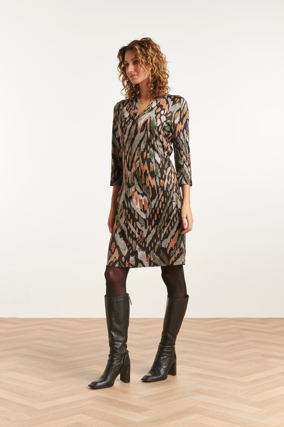 23647 Dames Stretch Jurk Met Abstract Dieren Print | Black - Muticolour