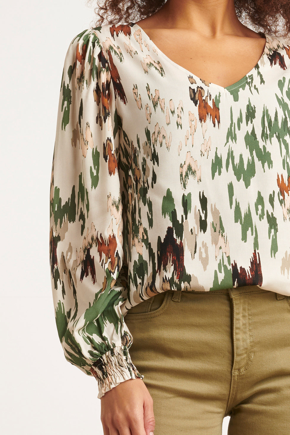 23657 Dames Top Met Abstract Dieren Print | Off White - Army