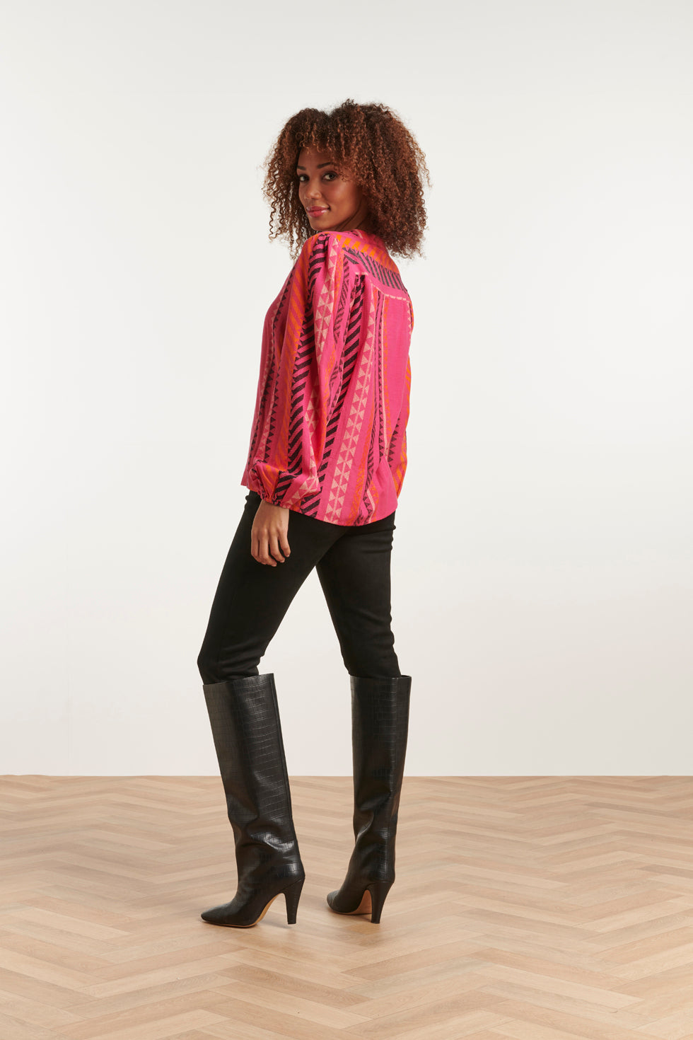 23667 Dames Fuchsia Top Met Aztec Allover Print | Fuchsia - Orange