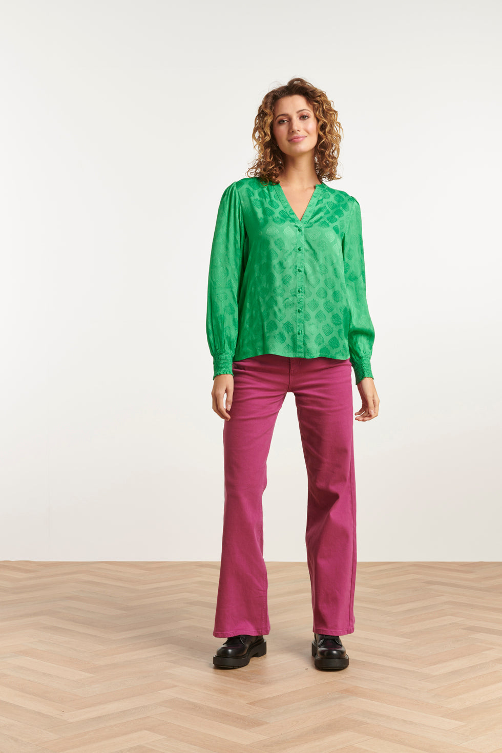 23677 Dames Satijnen Blouse Met Ornament Print | Green