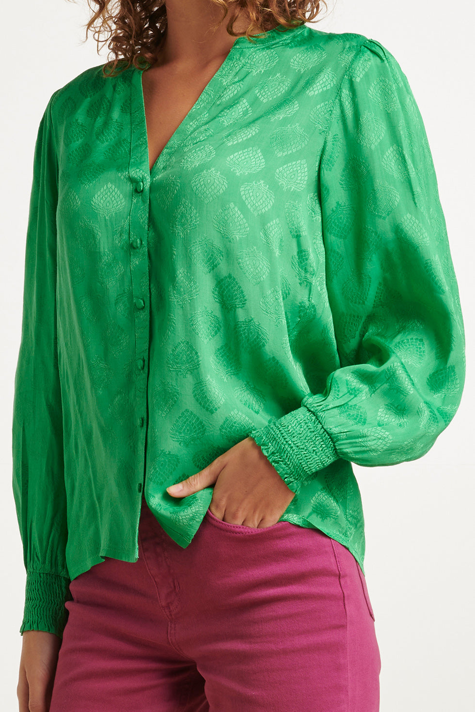 23677 Dames Satijnen Blouse Met Ornament Print | Green
