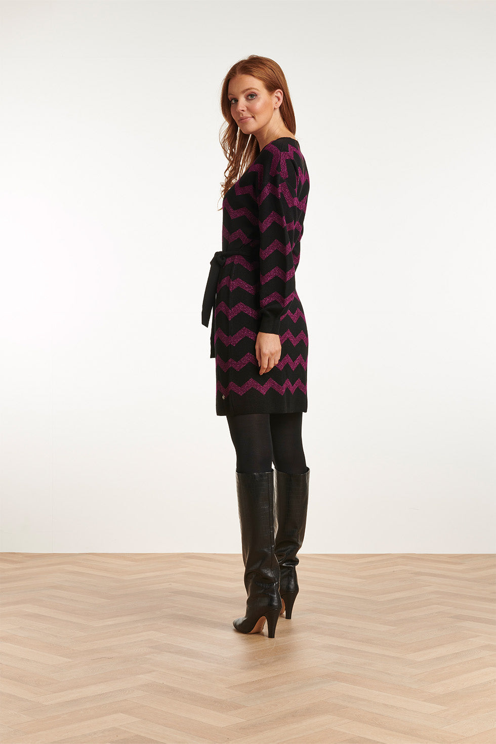 23701-999-380 Paarsee Zigzagprint Ronde Hals Jurk Met Ceintuur | Black - Purple
