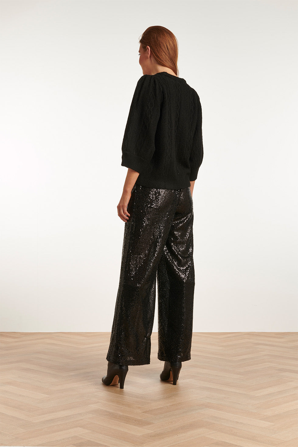 23704-999 Ronde Hals Gebreide Top | Black
