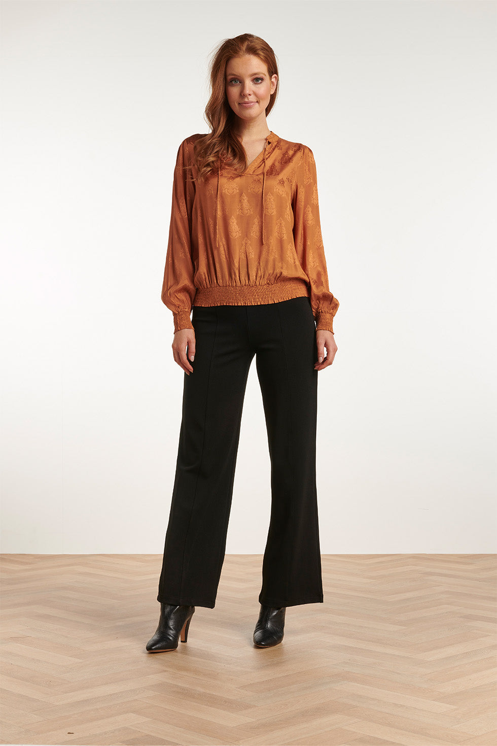 23761-240 Mosterd V-Hals Top Voor Dames | Mustard