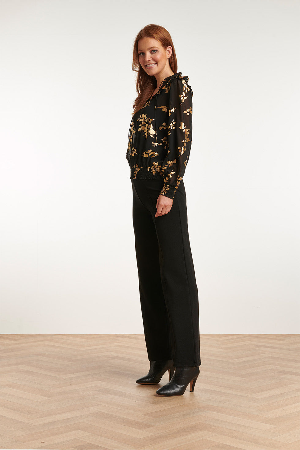 23763-999-025 e Bloemenprint V-Hals Top Voor Dames | Black - Gold