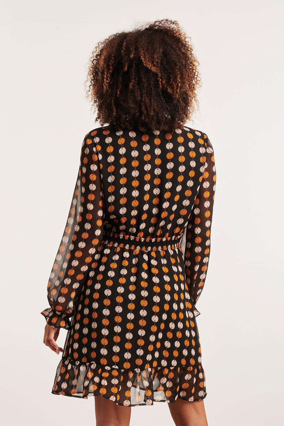 23803 Cognac Grafische Print V-Hals Jurk | Black - Cognac