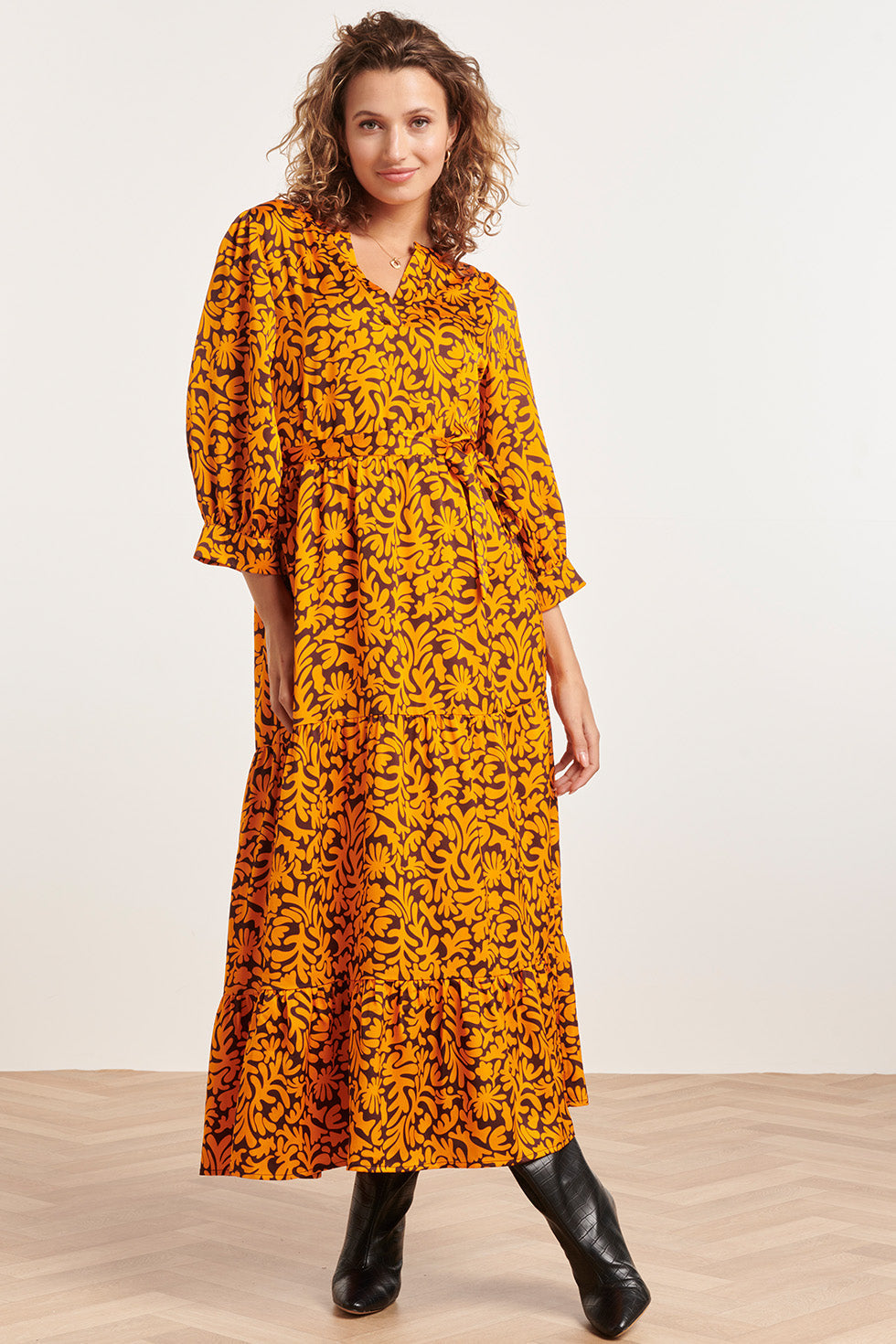 23807 - Grafische Bladerprint V-Hals Jurk | Brown - Orange