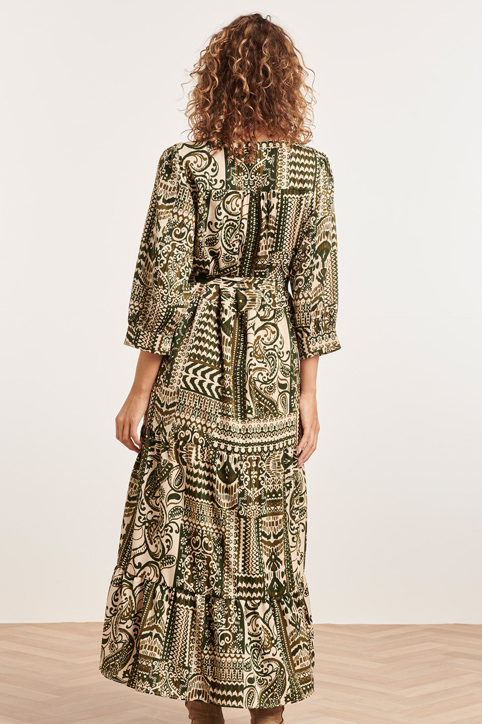 23814 Ornamentele Print V-Hals Jurk | Army - Off White