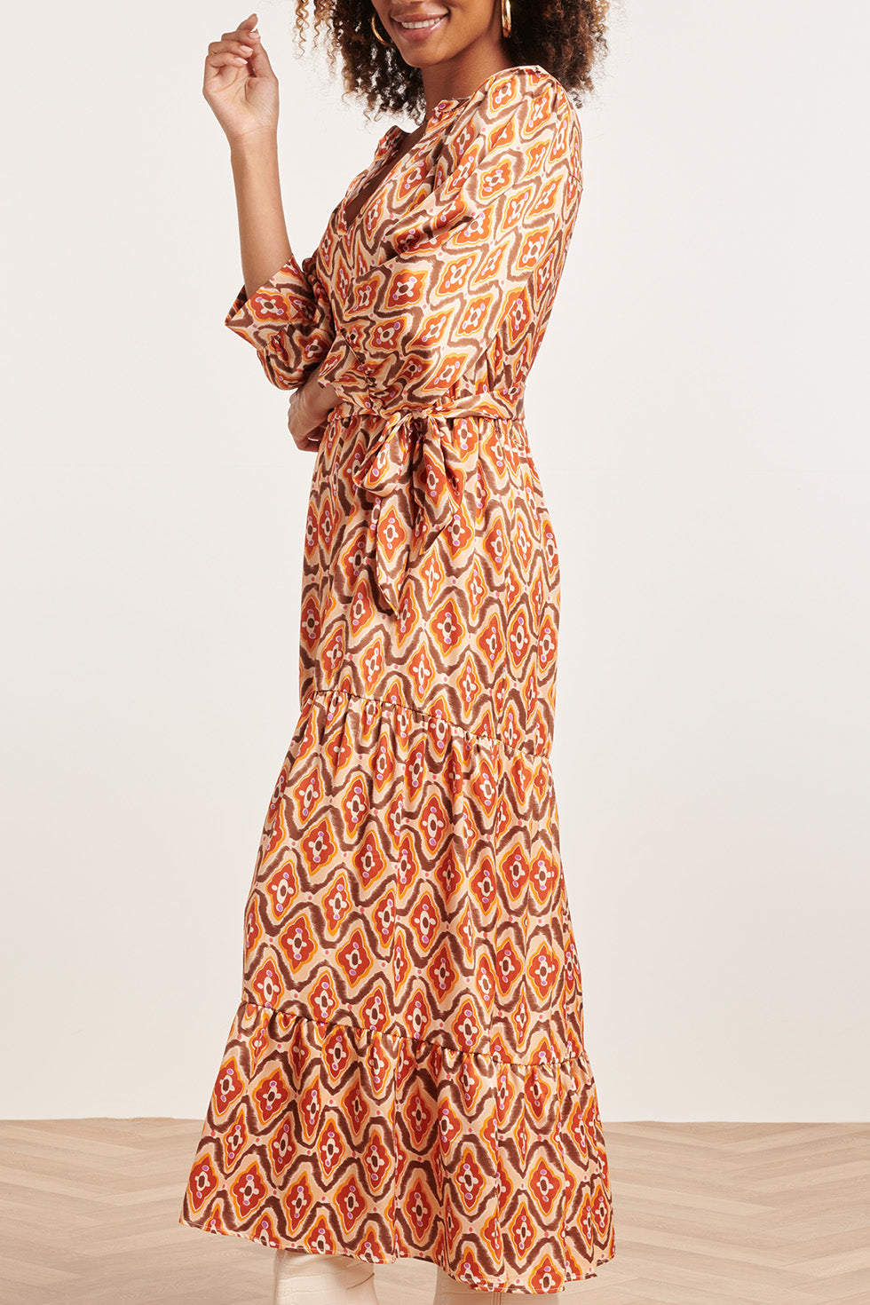 23819 Multi Retro Print V-Hals Jurk | Brown - Sand
