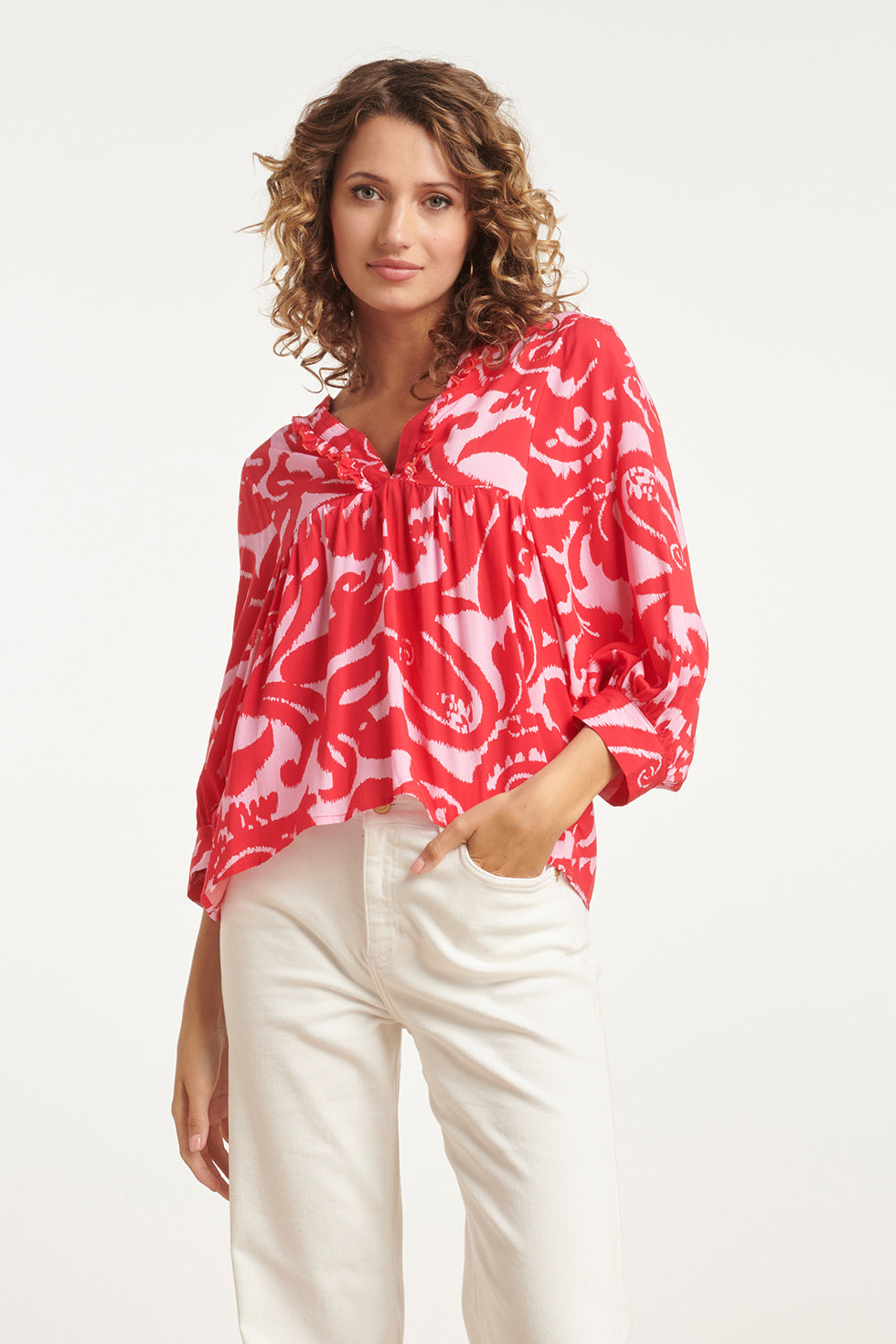 24007 Bloemen Barok Losvallende Top Met Ballonmouwen | Pink - Red