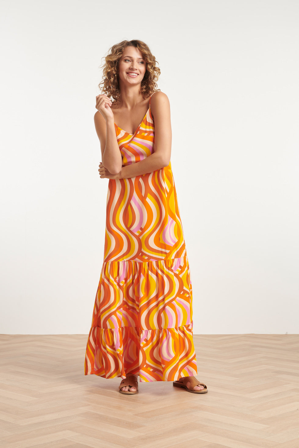 24011 Zomerse Spaghetti Jurk Met Retro Print | Orange - Muticolour