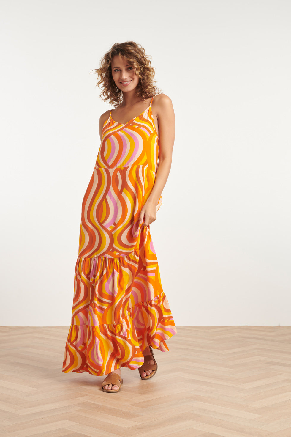 24011 Zomerse Spaghetti Jurk Met Retro Print | Orange - Muticolour