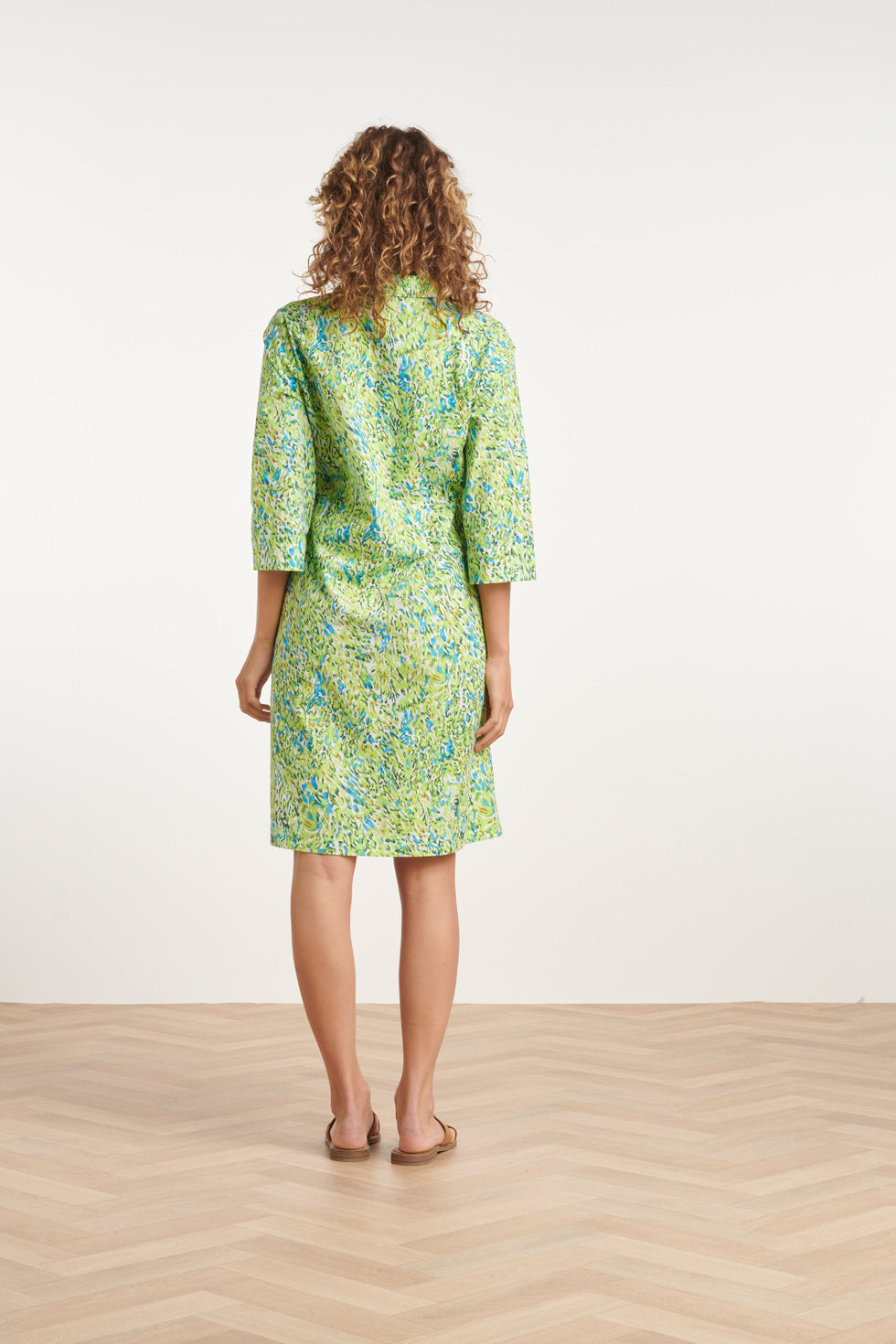 24034 Rechte Jurk Met V-Halskraaghelder | Lime - White