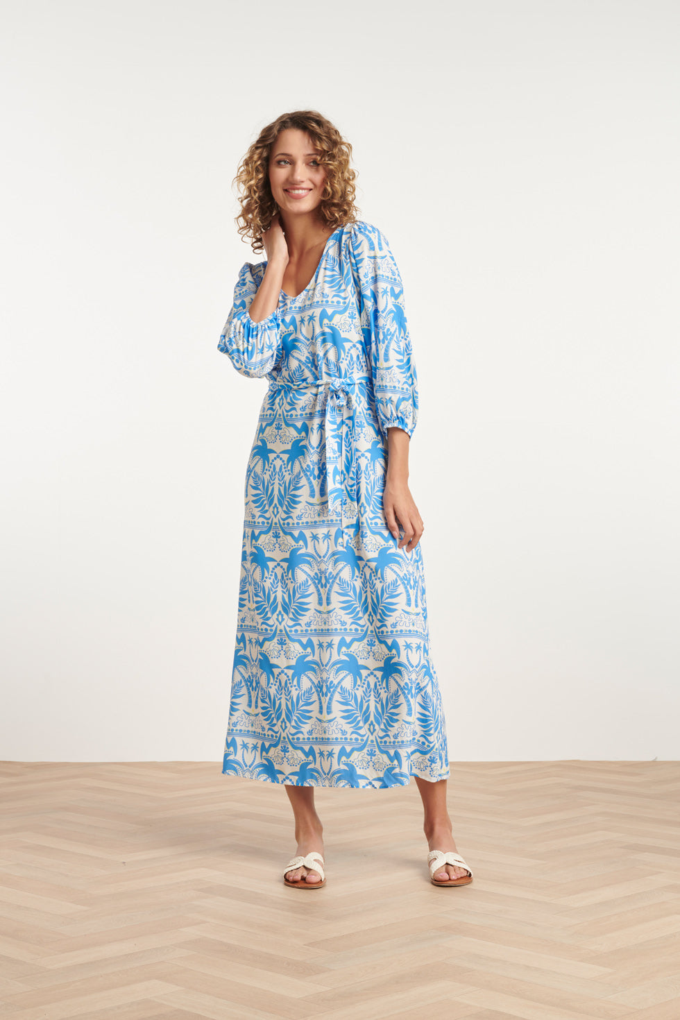 24038 Midi Zomerjurk Met Tropische Print Zomerse | White - Blue