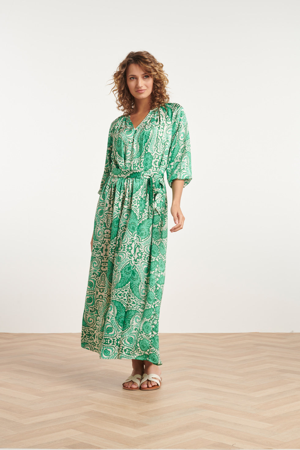 24040 Satijnachtige Maxi Jurk | Off White-Green