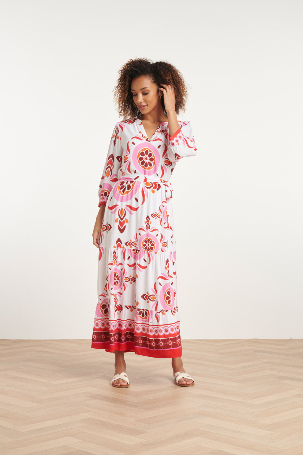 24053 Maxi Jurk Met Diepe V-Hals | White - Muticolour