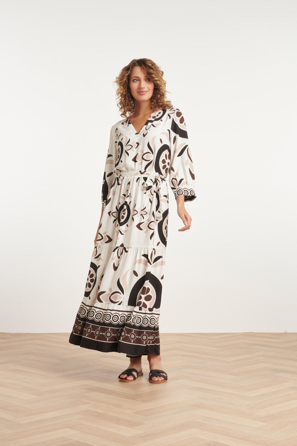 24055 Maxi Jurk Met Diepe V-Hals | White - Sand